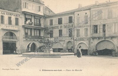 Carte postale ancienne Place du Marché — Villeneuve-sur-Lot (Lot-et-Garonne)