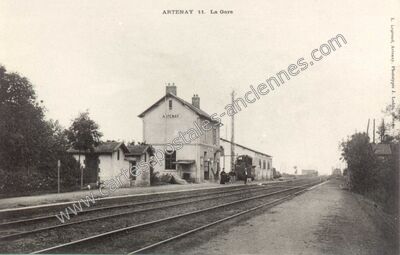 Carte postale ancienne La Gare — Artenay (Loiret)