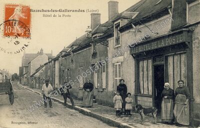 Carte postale ancienne Hôtel de la Poste — Bazoches-les-Gallerandes (Loiret)