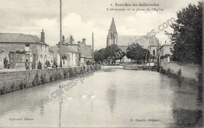Carte postale ancienne L'abreuvoir et la place de l'Eglise — Bazoches-les-Gallerandes (Loiret)