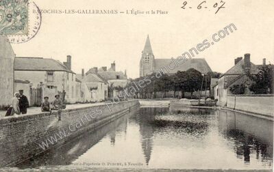 Carte postale ancienne L'Église et la Place — Bazoches-les-Gallerandes (Loiret)