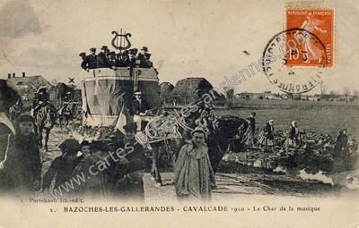 Carte postale ancienne CAVALCADE 1910 - Le Char de la musique — Bazoches-les-Gallerandes (Loiret)
