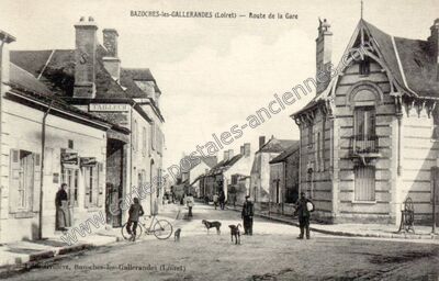 Carte postale ancienne Route de la Gare — Bazoches-les-Gallerandes (Loiret)