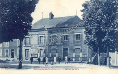 Carte postale ancienne Hôtel de Ville — Beaune-la-Rolande (Loiret)