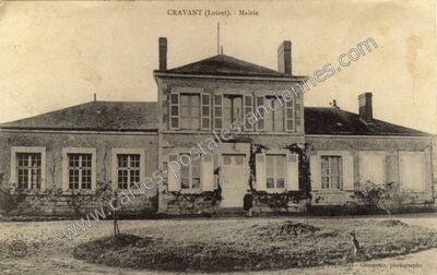 Carte postale ancienne Mairie — Cravant (Loiret)