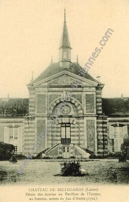Carte postale ancienne Château de Bellegarde, Dôme des écuries ou Pavillon de l'Ecuyer, au fronton — Bellegarde (Loiret)