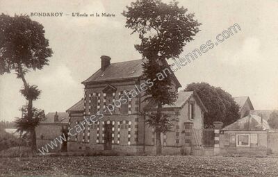 Carte postale ancienne L'Ecole et la Mairie — Bondaroy (Loiret)