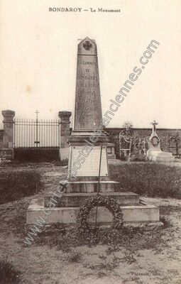 Carte postale ancienne Le Monument — Bondaroy (Loiret)