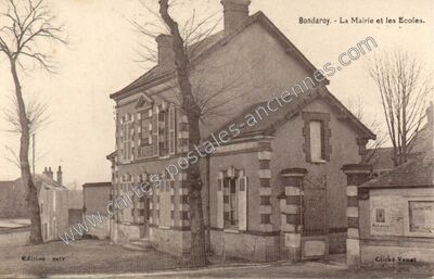 Carte postale ancienne La Mairie et les Ecoles — Bondaroy (Loiret)