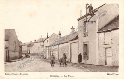 Carte postale ancienne La Place — Bondaroy (Loiret)