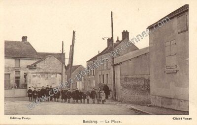 Carte postale ancienne La Place — Bondaroy (Loiret)