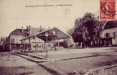 Carte postale ancienne La Place d'Armes — Bonny-sur-Loire (Loiret)