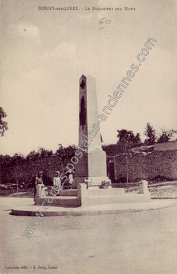 Carte postale ancienne Le Monument aux Morts — Bonny-sur-Loire (Loiret)