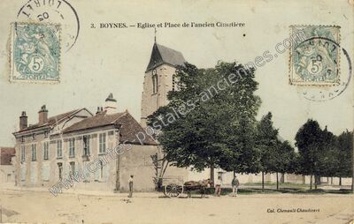 Carte postale ancienne Eglise et Place de l'ancien Cimetiere — Boynes (Loiret)