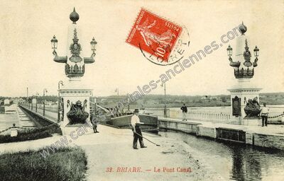 Carte postale ancienne Le Pont Canal — Briare (Loiret)