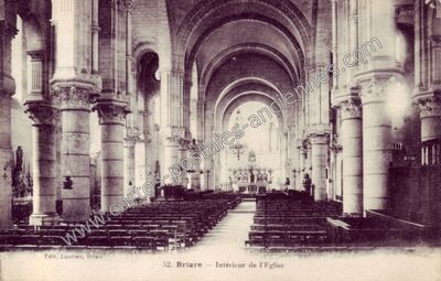 Carte postale ancienne Intérieur de l'Eglise — Briare (Loiret)