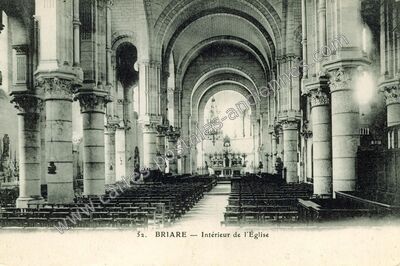 Carte postale ancienne Intérieur de l'Église — Briare (Loiret)