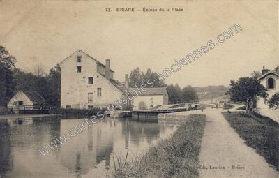 Carte postale ancienne Écluse de la Place — Briare (Loiret)
