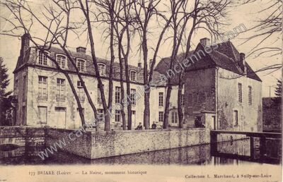 Carte postale ancienne La Mairie, monument historique — Briare (Loiret)