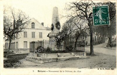 Carte postale ancienne Monument de la Défense de 1870 — Briare (Loiret)