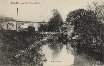 Carte postale ancienne Les Bords de la Trèzée — Briare (Loiret)