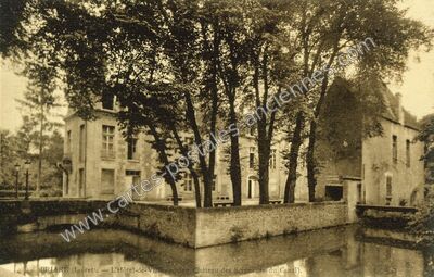 Carte postale ancienne L'Hôtel-de-Ville, ancien Château des Seigneurs du Canal — Briare (Loiret)