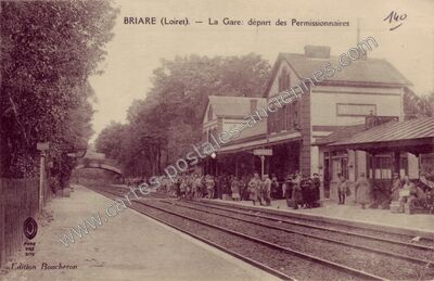 Carte postale ancienne La Gare: départ des Permissionnaires — Briare (Loiret)