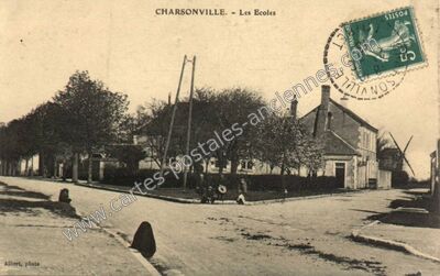 Carte postale ancienne Les Ecoles — Charsonville (Loiret)