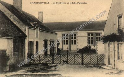 Carte postale ancienne Le Presbytère et la Salle Paroissiale — Charsonville (Loiret)