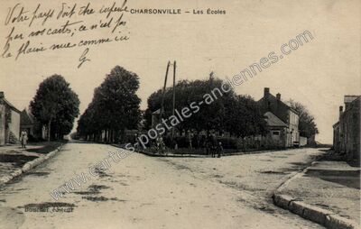 Carte postale ancienne Les Écoles — Charsonville (Loiret)