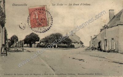 Carte postale ancienne Les Ecoles — La Route d'Orléans — Charsonville (Loiret)