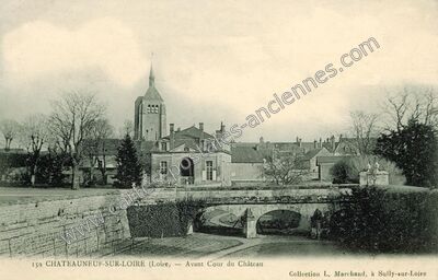 Carte postale ancienne Avant Cour du Château — Châteauneuf-sur-Loire (Loiret)