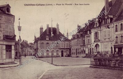 Carte postale ancienne Place du Marché - Rue Jean-Jaurès — Châtillon-Coligny (Loiret)