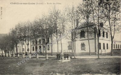 Carte postale ancienne Ecole des Filles — Châtillon-sur-Loire (Loiret)