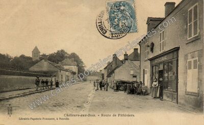 Carte postale ancienne Route de Pithiviers — Chilleurs-aux-Bois (Loiret)