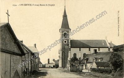 Carte postale ancienne Route de Nogent — Les Choux (Loiret)