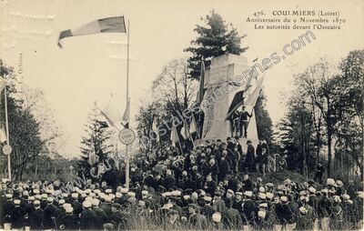 Carte postale ancienne Anniversaire du 9 Novembre 1870 Les autorités devant l'Ossuaire — Coulmiers (Loiret)