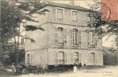 Carte postale ancienne Le Château — Courtenay (Loiret)