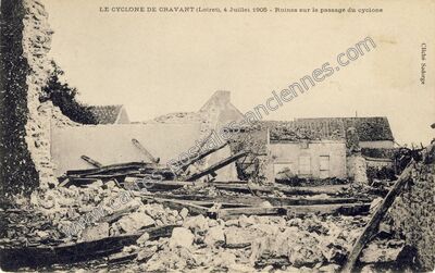 Carte postale ancienne Ruines sur le passage du cyclone — Cravant (Loiret)