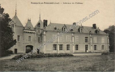 Carte postale ancienne Intérieur du Château — Dammarie-en-Puisaye (Loiret)