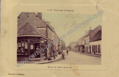 Carte postale ancienne Rue de Bourgogne — Douchy (Loiret)