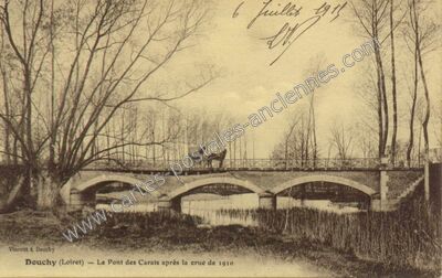 Carte postale ancienne Le Pont des Carats après la crue de 1910 — Douchy (Loiret)