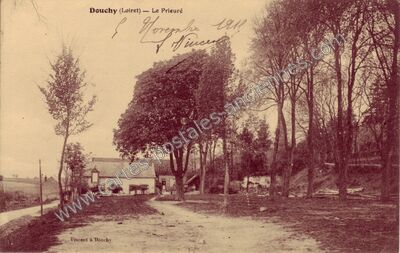 Carte postale ancienne Le Prieuré — Douchy (Loiret)