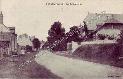 Carte postale ancienne Rue de Bourgogne — Douchy (Loiret)