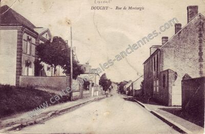 Carte postale ancienne Rue de Montargis — Douchy (Loiret)