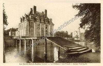 Carte postale ancienne Le Château — Les Fossés — Ancien Pont-Levis — La Ferté-Saint-Aubin (Loiret)