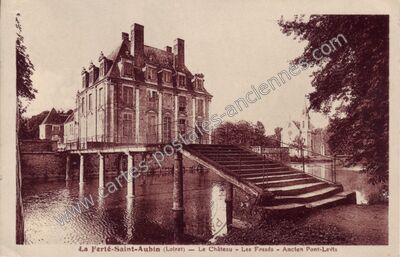 Carte postale ancienne Le Château — Les Fossés — Ancien Pont-Levis — La Ferté-Saint-Aubin (Loiret)