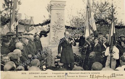 Carte postale ancienne Inauguration du Monument élevé à la mémoire des Soldats morts en 1870-71 — Gémigny (Loiret)