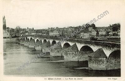 Carte postale ancienne Le Pont de pierre — Gien (Loiret)