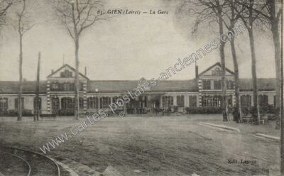 Carte postale ancienne La Gare — Gien (Loiret)